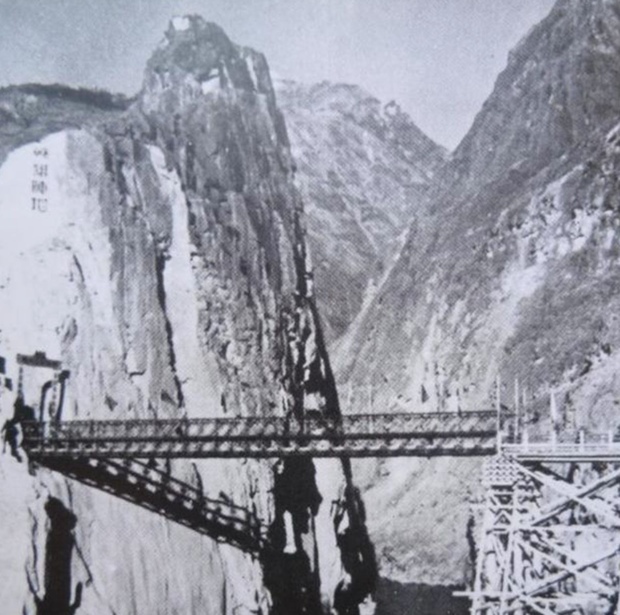 关于桥的故事（“中国最美国道”川藏线上的“怒江大桥”）