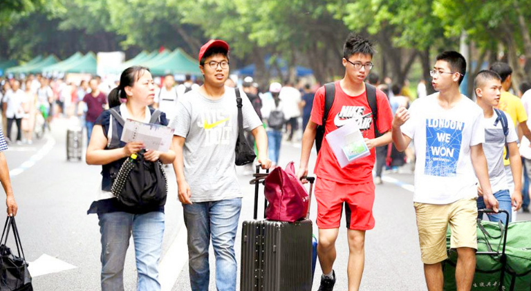 大学生毕业照创意（大学生拍创意毕业照走红）