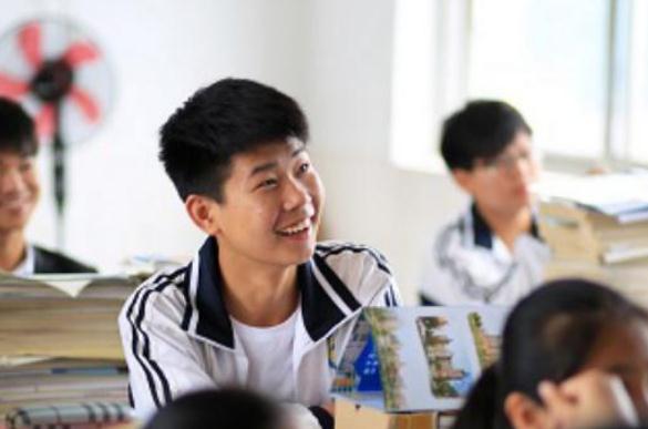 清华女学霸高考分数710，看到了她的抽屉，学生：这才叫学习