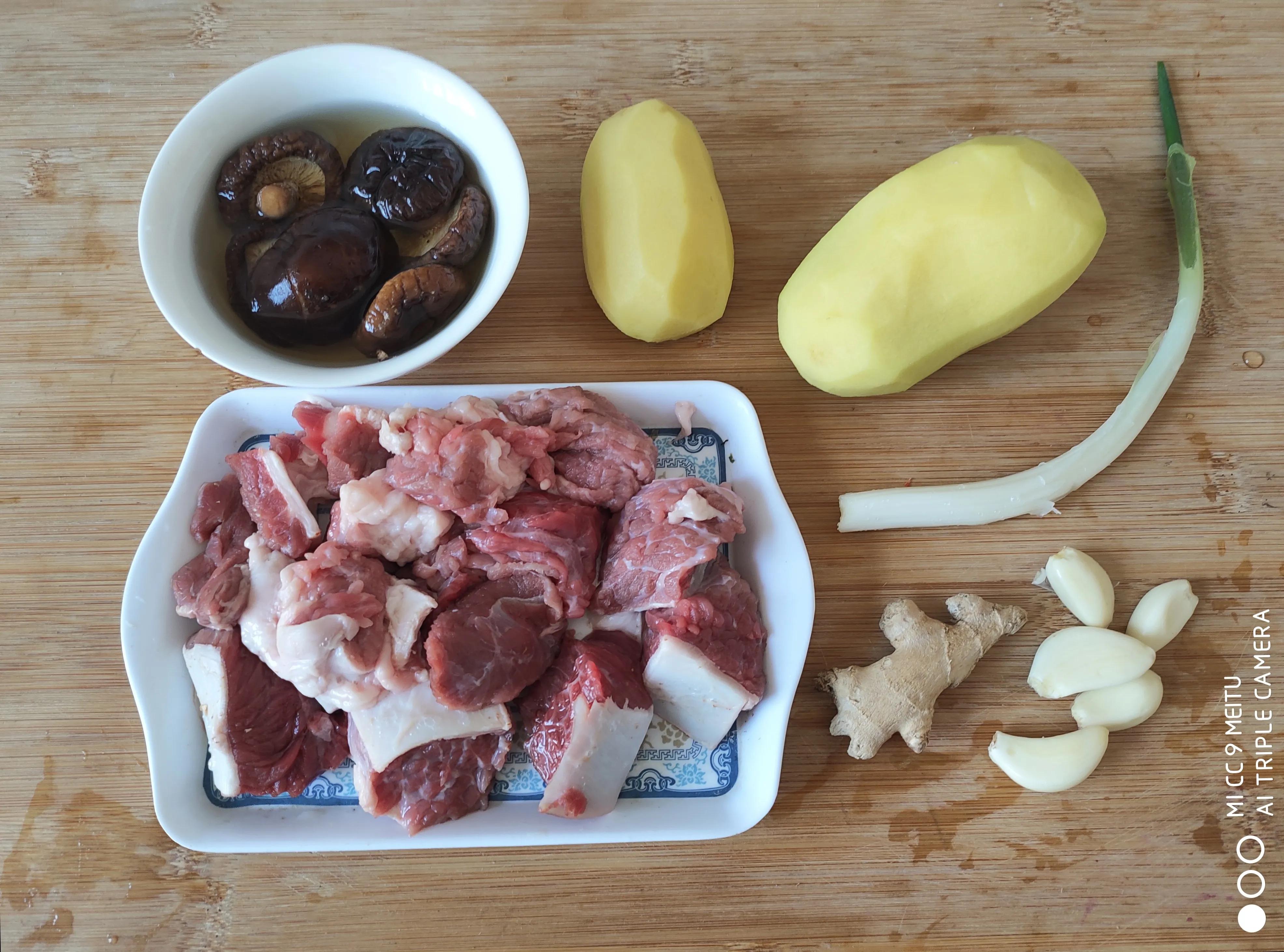 传统名菜红烧牛肉软烂鲜香、汤汁醇厚，教你咋做入味，年夜饭必备