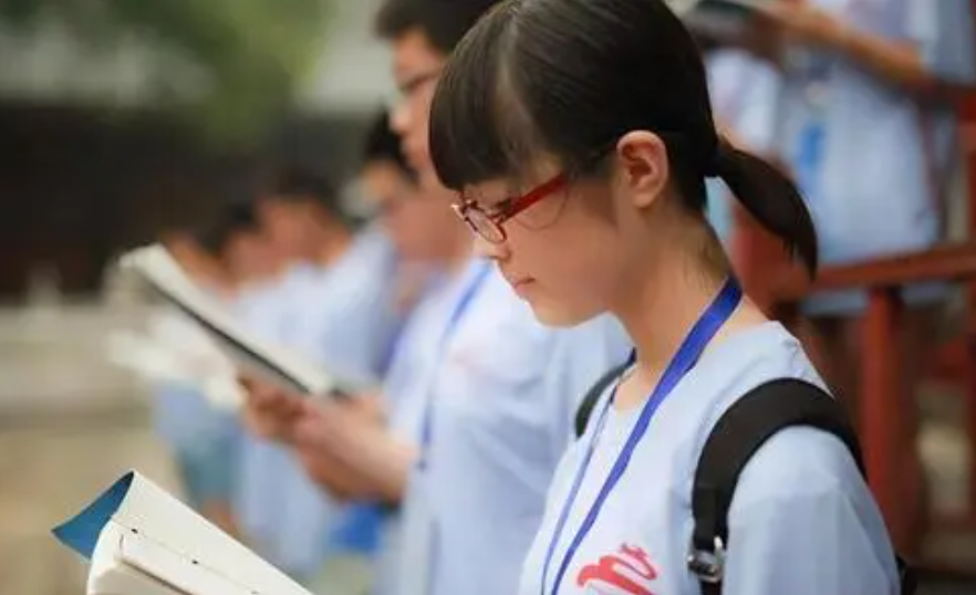 四川一所“县级”高中，今年14名同学考入清北，教学实力不容小觑