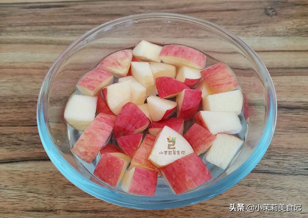 它是“补血果”，铁含量高，与苹果绝配，女性春季要常喝，好处多