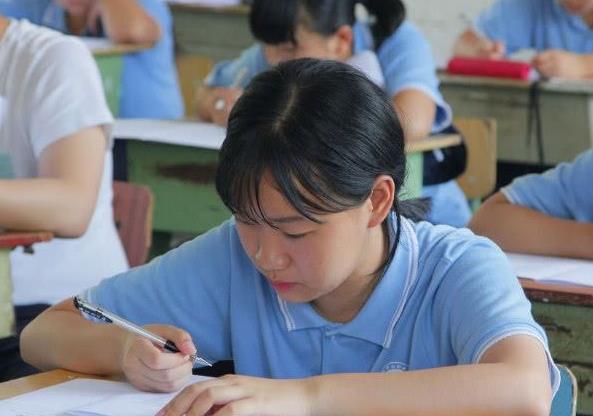 各国学校考场秩序比拼，泰国安静中国严肃，看到印度：是认真的吗