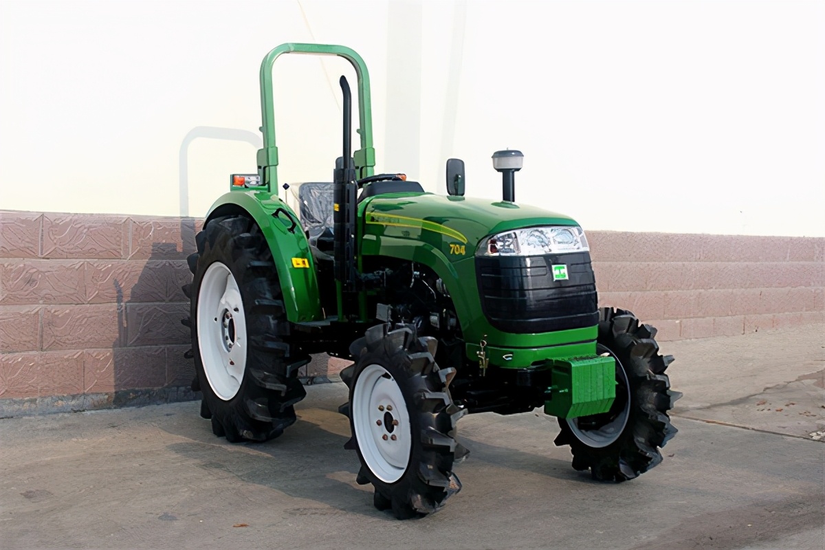 黑龙江农垦拖拉机销售以大型为主,看各种高端机型的价格