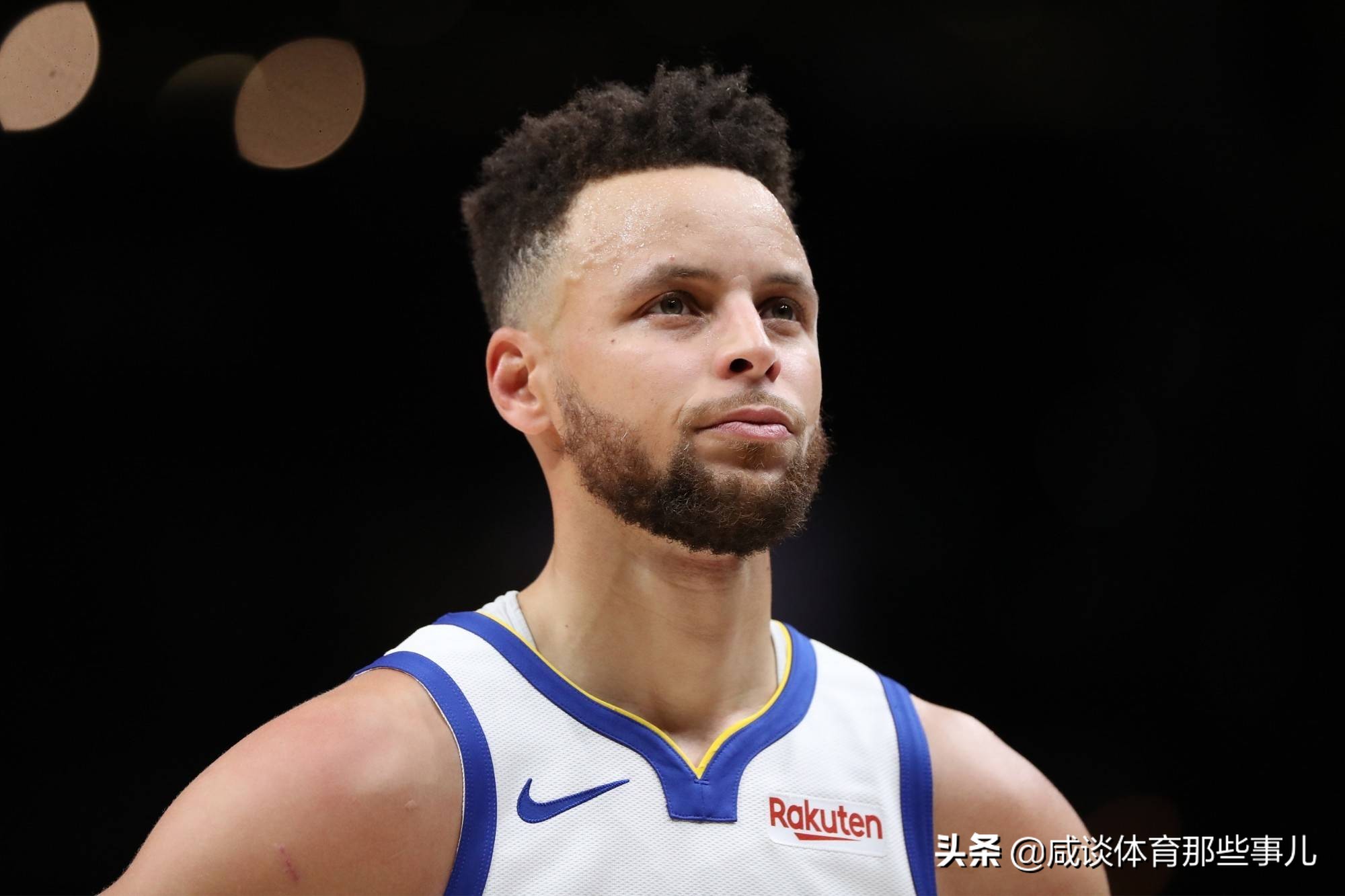 为什么nba球星打打都底薪(贫富差距极大！NBA超半数球员拿底薪，小黑偷笑！你已是中上水准)