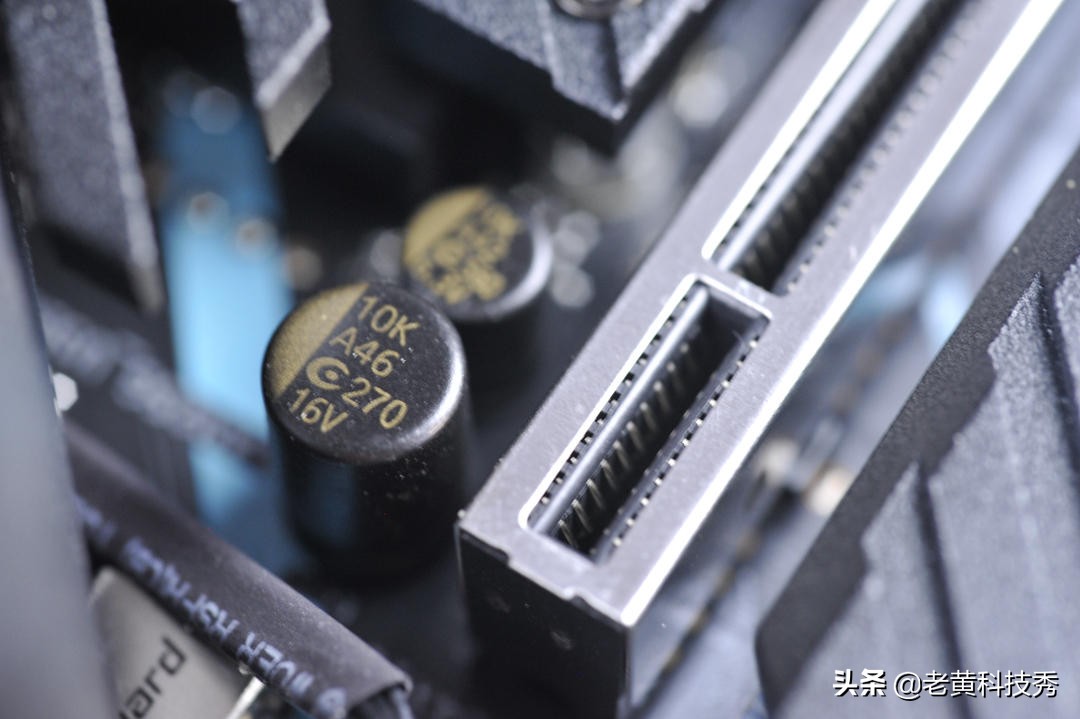 拆解一款很靓的B560主板，这样的设计值得入手吗？