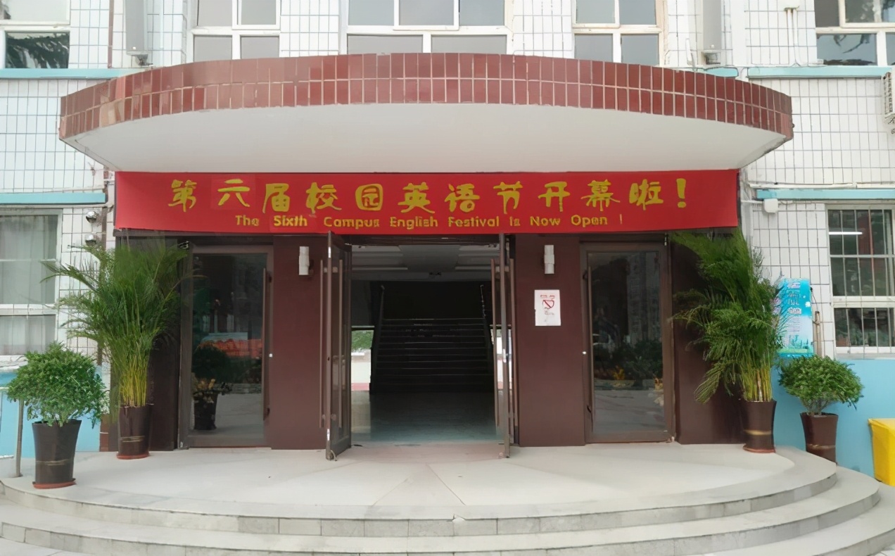 校园英语节开幕，河北这所小学的孩子们用英语介绍中国