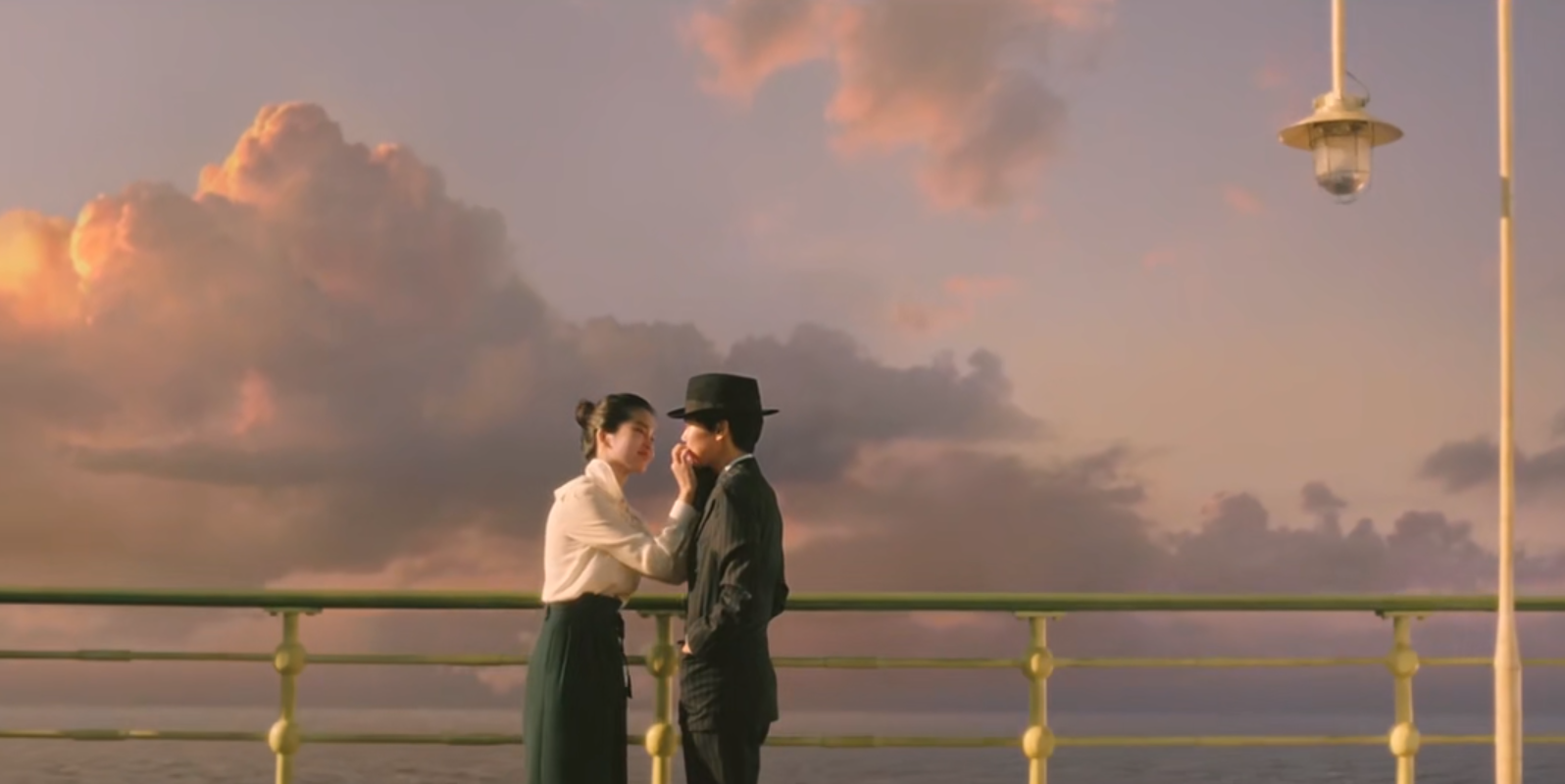 ����r����Ӱ����(������������Ƭ��С�㡹����������ѧ�е�ɫ�࣬����������)