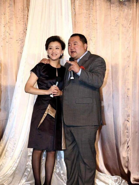 央视主持人杨澜的低调情史,跟初恋老公离婚后,再嫁百亿富豪