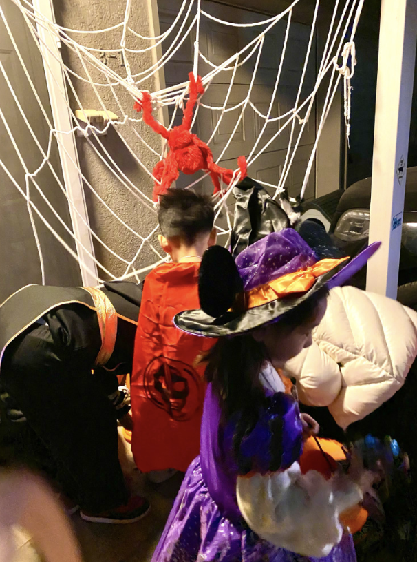 陈妍希晒儿子过万圣节，4岁小星星帅气出镜，长高变瘦气质像陈晓