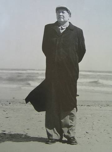 田家英女儿不懂事捉弄毛主席，其父本想批评，主席一句话瞬间消气