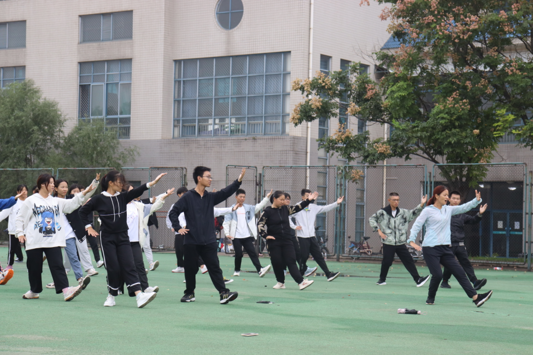 「鹊华·夜读」生命不息，运动不止