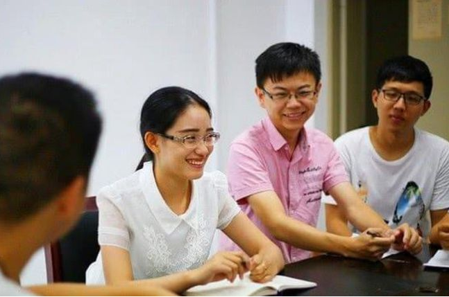 大学辅导员工资曝光，网友看完羡慕，难怪名校博士都抢着当辅导员