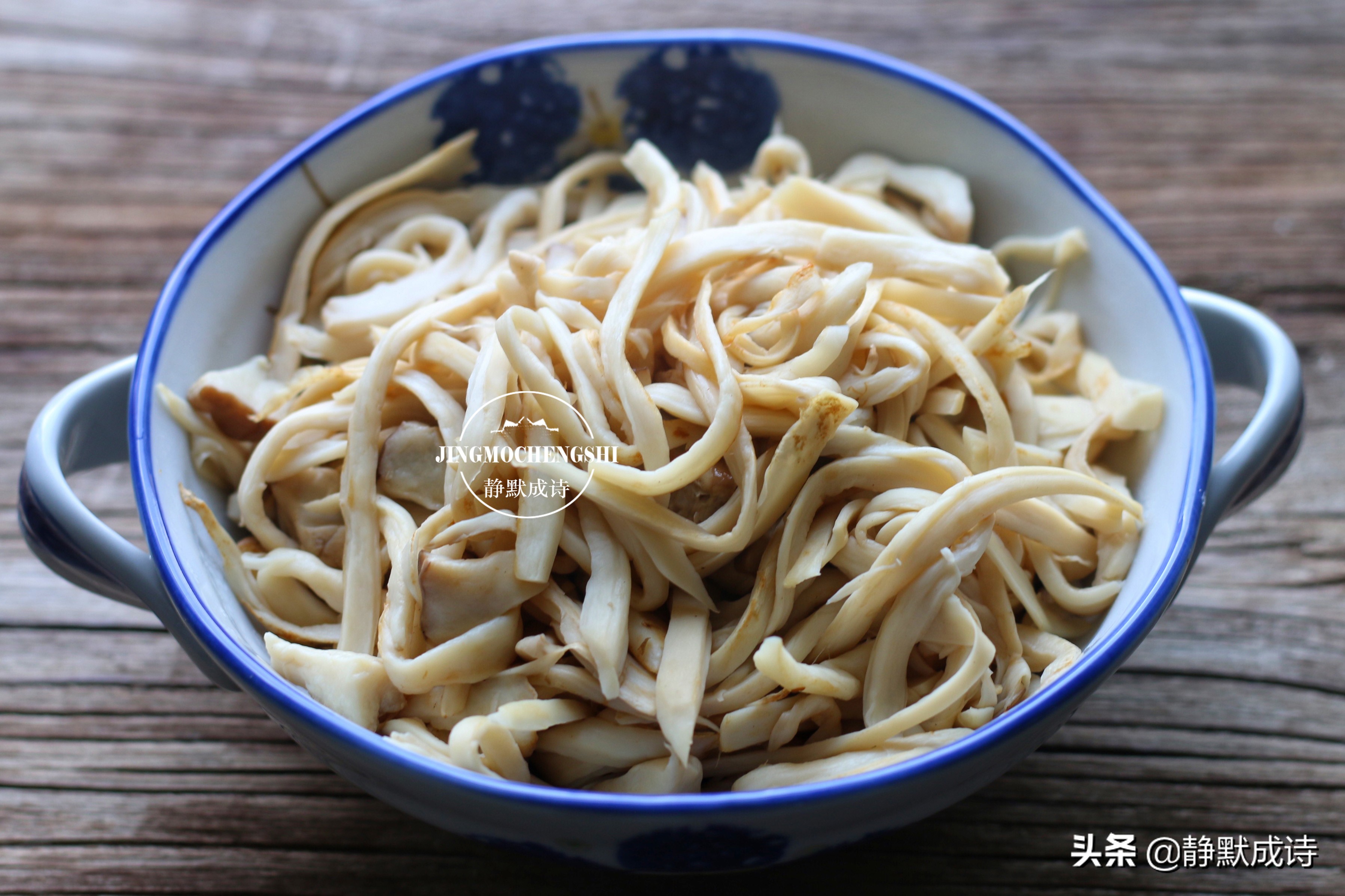 自从学会杏鲍菇这个做法，连烧烤都吃的少了，简单一炒比烧烤还香