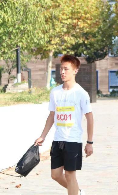 汗水 拼搏 殊荣——镇江第一外国语学校田径队超豪华阵容来袭