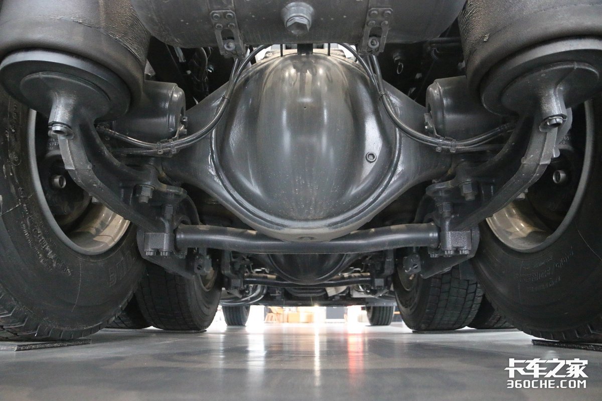 奔驰卡车国产化又爆猛料！配奔驰进口发动机，低配价格或60万以下