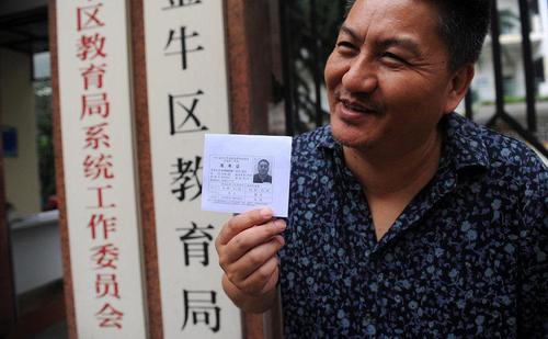 高考钉子户梁实：参加高考24次，今年再次走进考场，结局怎样呢？