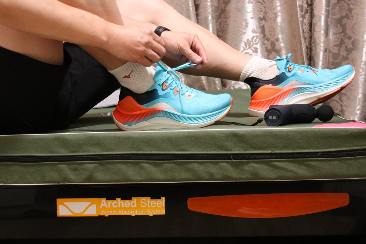 小米众测上新——碳板跑鞋即将普及？日常元素超临界碳板跑鞋亲测