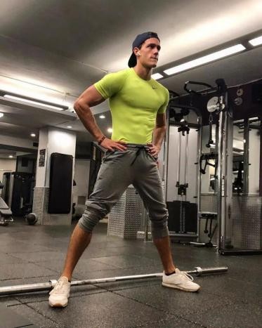 长得帅，身材好是什么样的？他来告诉你，3个动作，练出同款腹肌