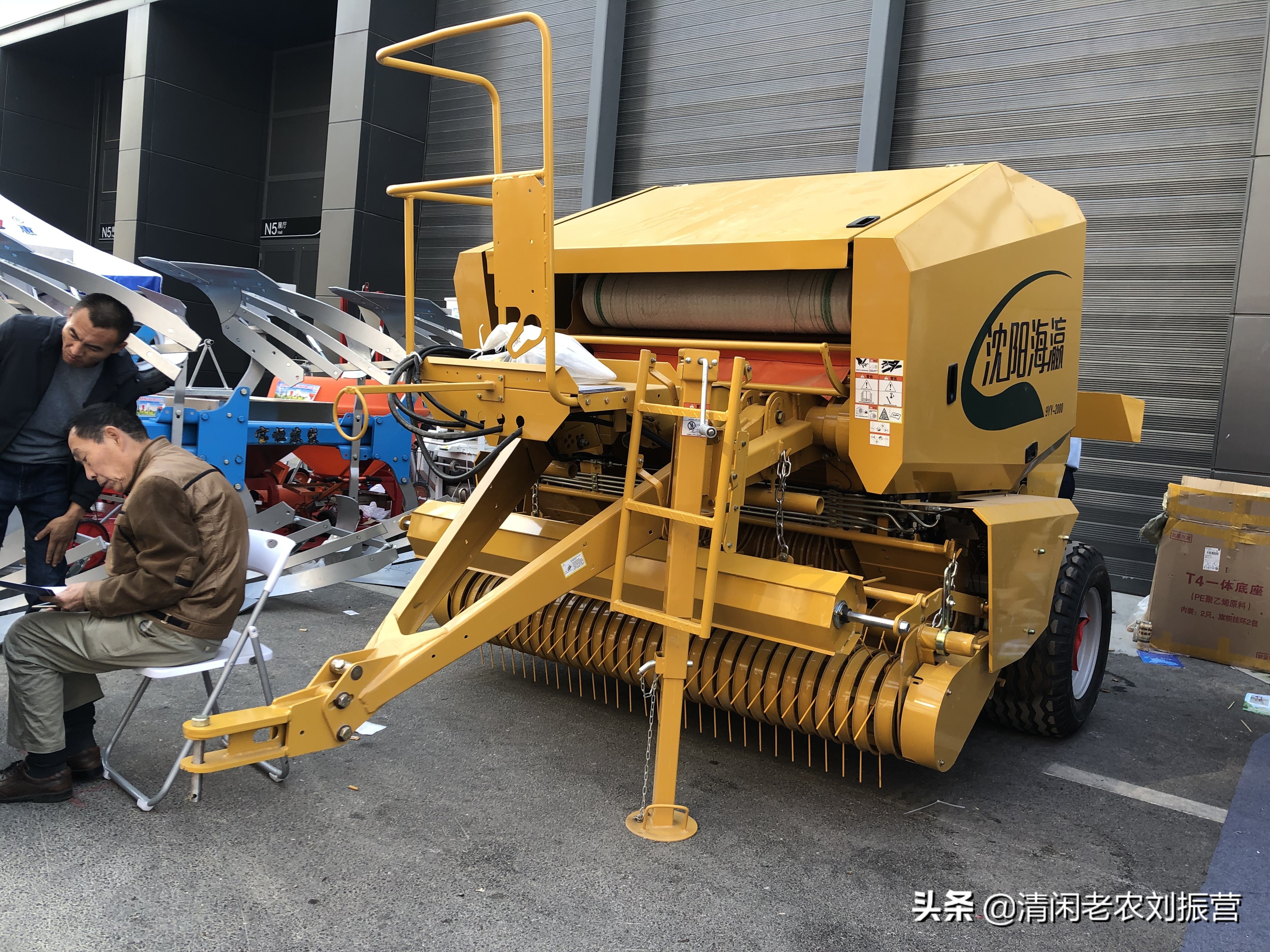 摟草打捆青貯，畜牧機(jī)械發(fā)力——國際農(nóng)機(jī)展上的牧草機(jī)械