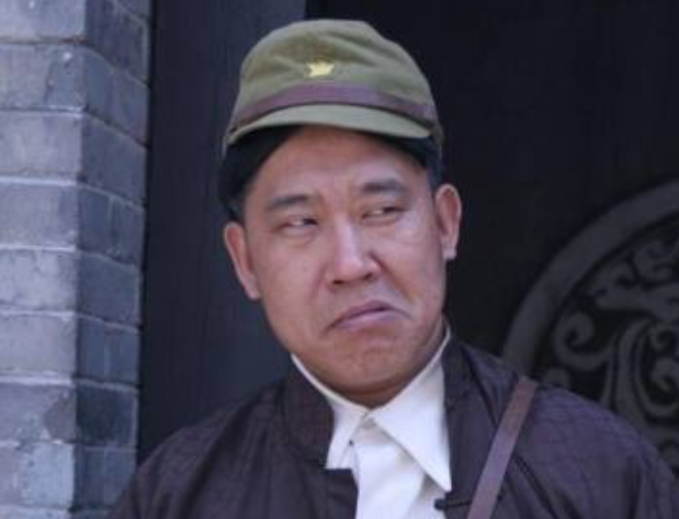 杜旭东：演反派都不用化妆，嘴一歪眼一蔑，观