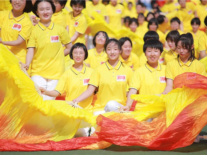 超燃运动盛会·震撼灞柳河畔！西安铁一中滨河第八届体育节暨田径运动会火热进行中……