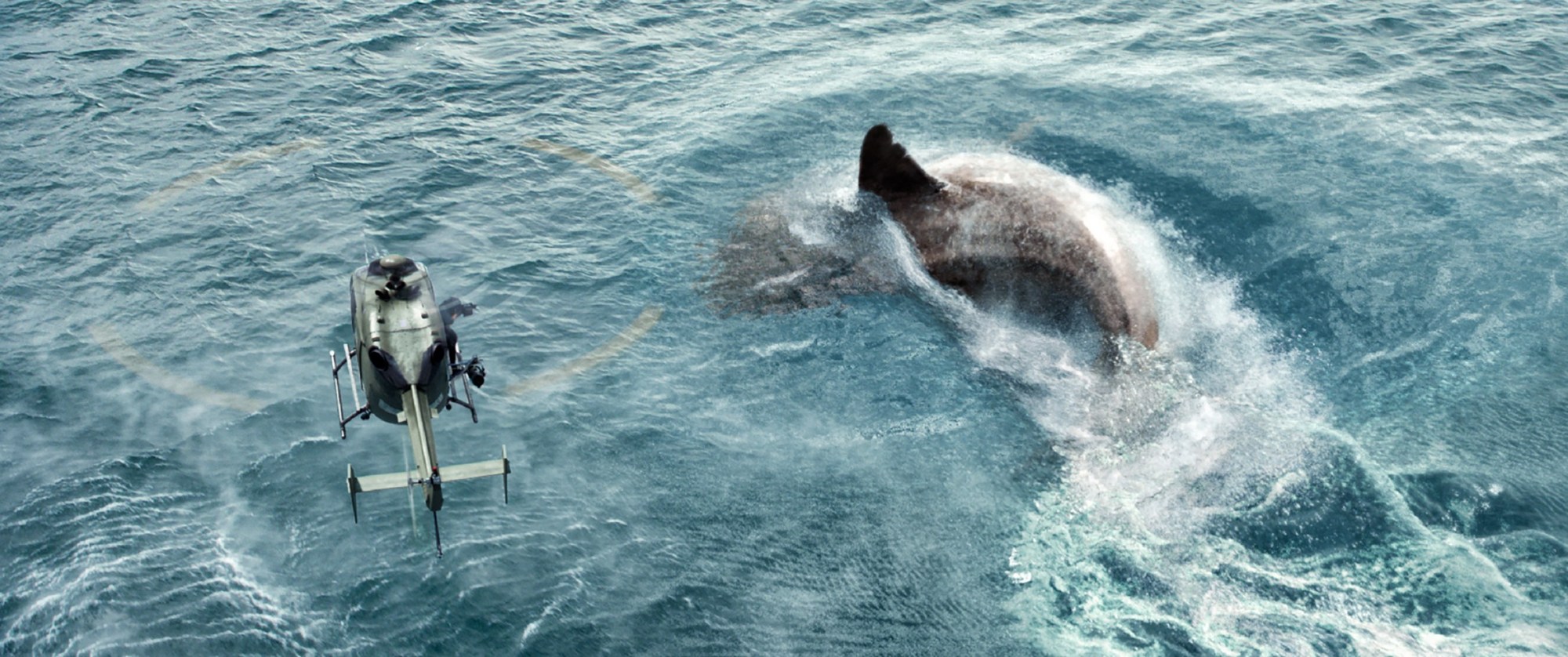《巨齿鲨》：一部标准的灾难商业片，一场深海探险之旅