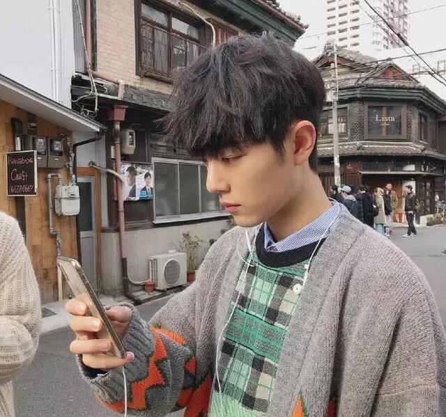 肖战又出事？教师粉丝做PPT花两节课给学生演讲，在线安利