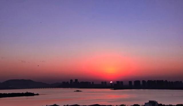 武昌理工学院究竟有多美？一组图告诉你什么才是湖景校园