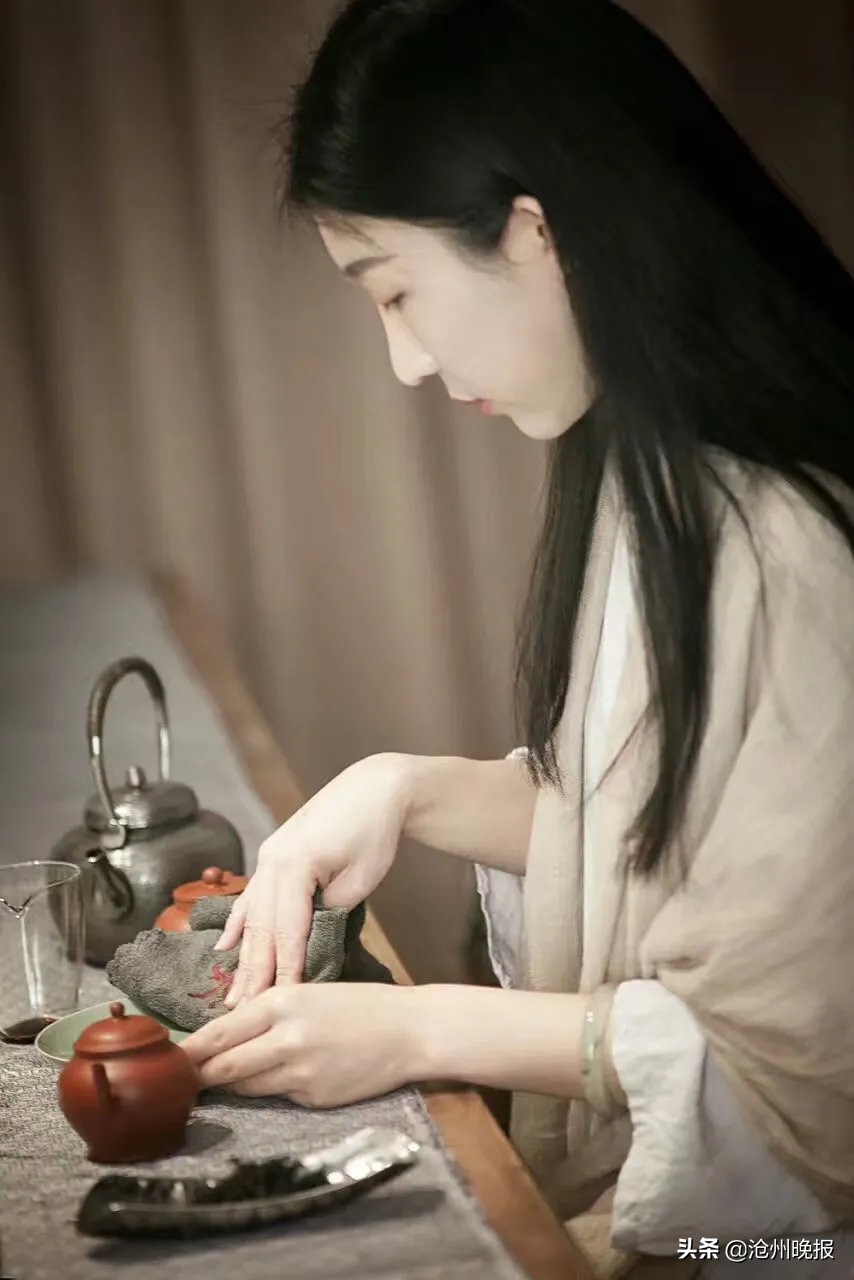 茶缘｜一杯香茗，细细品酌，不光能体会茶的甘苦滋味，更有人生百味……