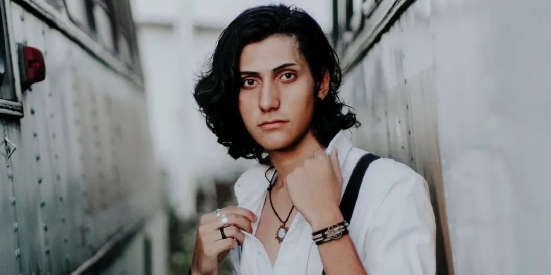 21岁远房表弟突然提出,叫我每月给他2500元,让他准备高考