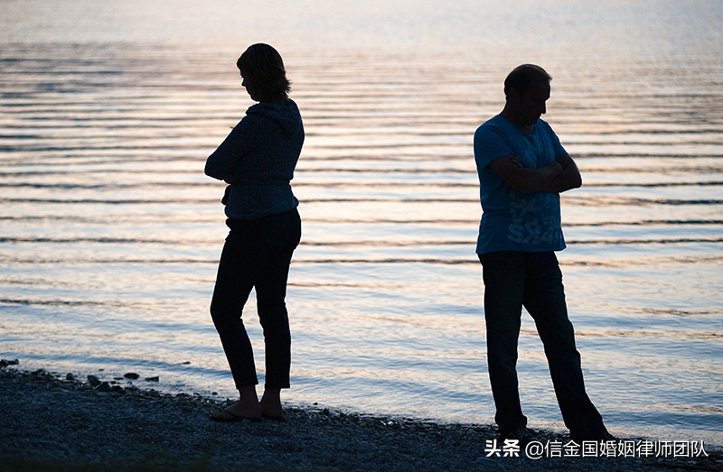 打离婚官司怎样找律师（起诉离婚需要什么手续）