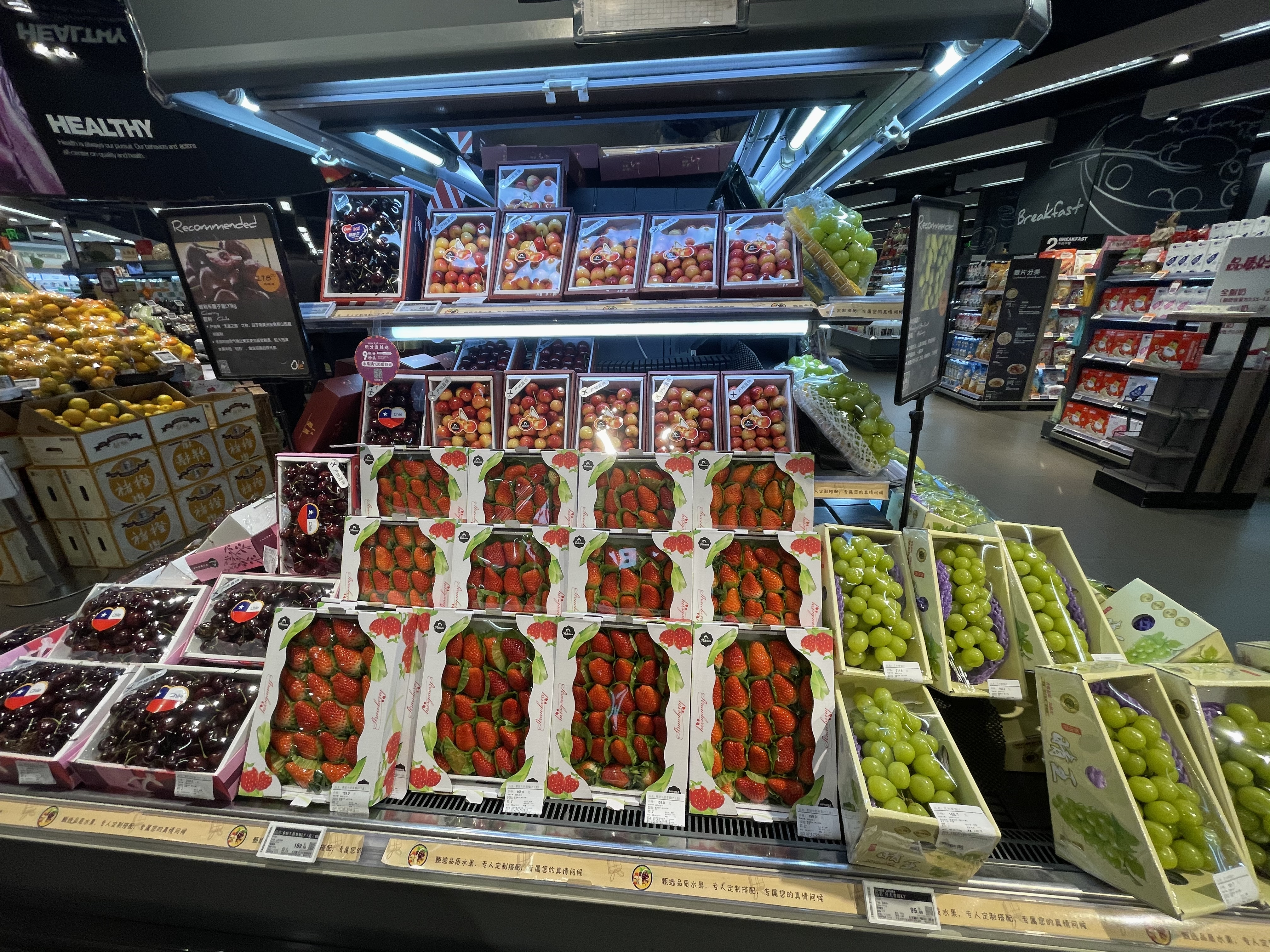 “天价”进口水果你买吗？记者市场调查，一盒车厘子价格抵７斤猪肉