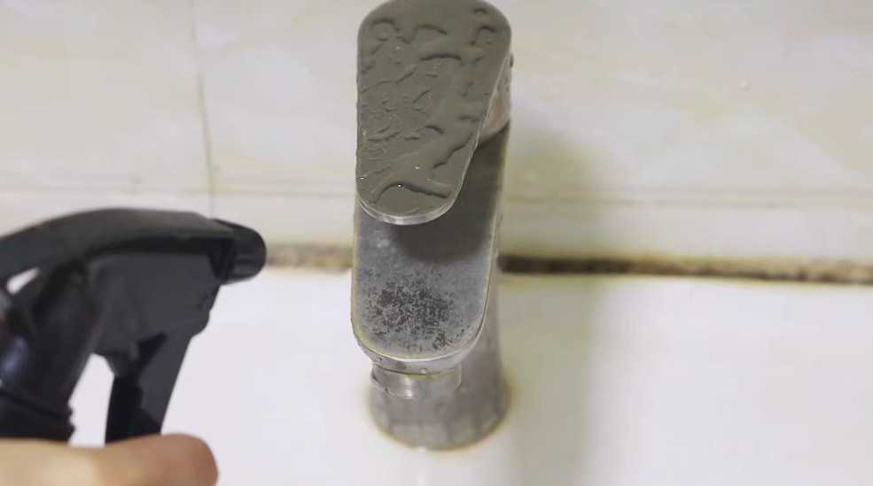 不管家里水垢多厚，喷点它立马焕然一新，解决家庭大麻烦，快试试