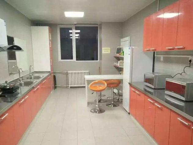 大学寝室的“天花板”：夫妻宿舍yyds，拼搏一年我要上南开