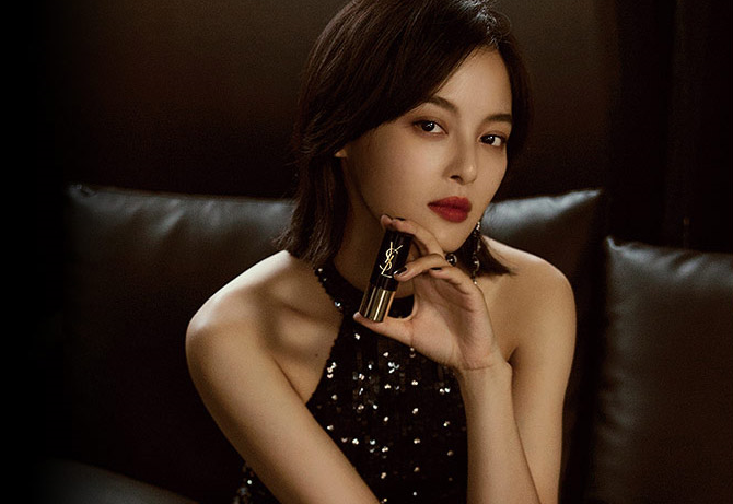 这是一个深受各位女性朋友喜爱的轻奢品牌——YSL（圣罗兰）