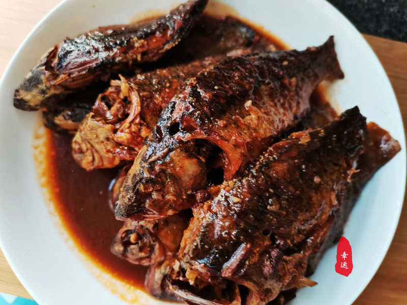焖酥鱼的家常做法焖酥鱼这样做一上桌就被抢光