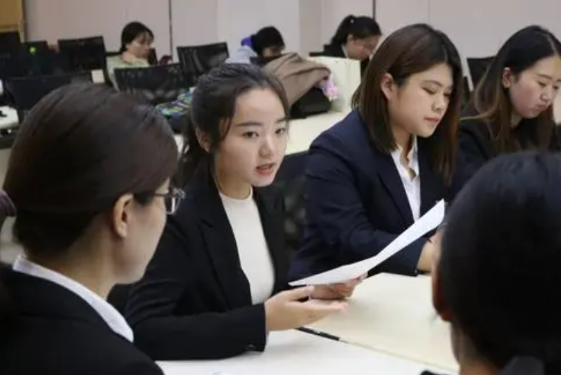 武汉5大学院“高价学费”，学生们望“费”生畏，家长们欲哭无泪