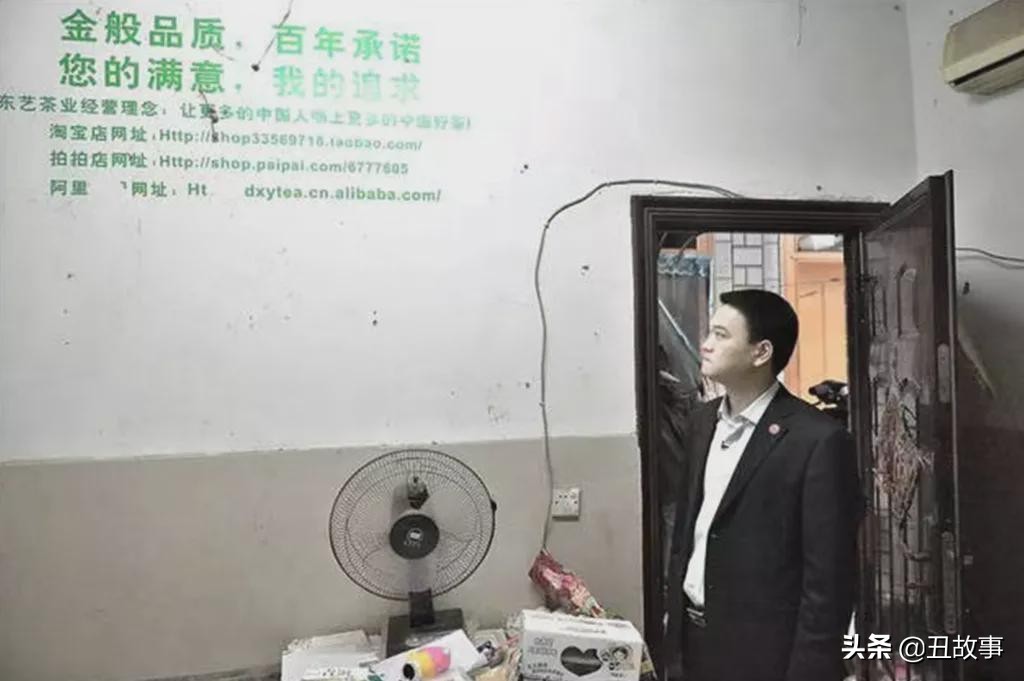 和大学同学挤在阁楼上睡了一晚，我的人生就被改变了