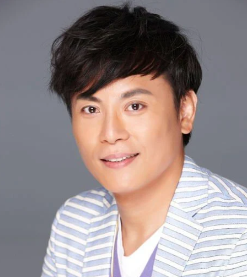 13岁星二代遭受校园霸凌，直播中痛哭称活不下去，压力大到头秃