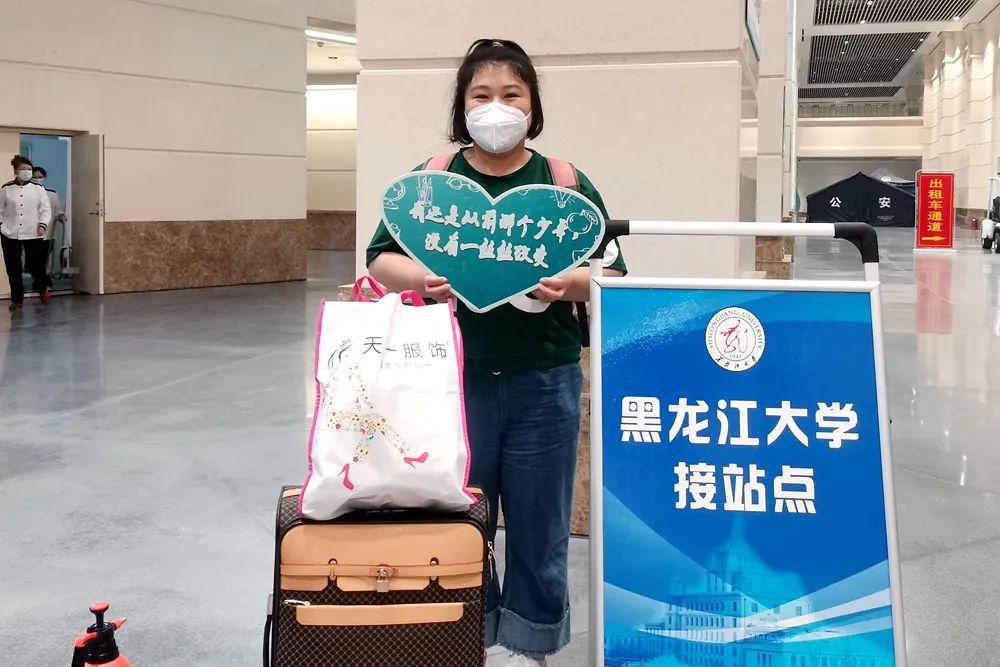 温暖回家路 情真扣人心！我校首批学子平安返校！