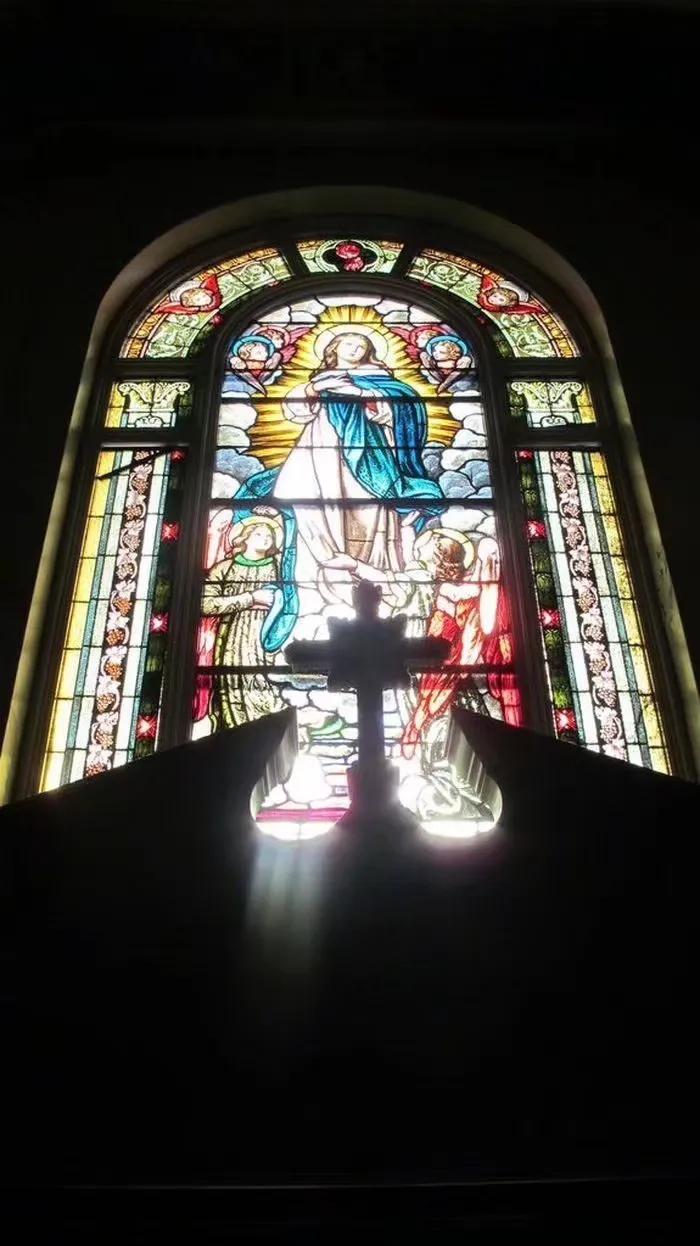 关于教堂玻璃的美文 _晶羽文学网