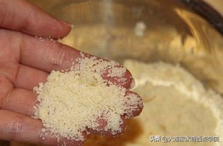 从业十年的面包师告诉你，在家怎么做香香甜甜的酥粒奶油面包