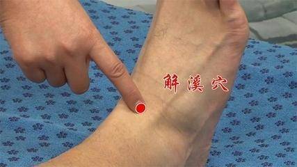 总是手脚冰凉是怎么回事？中医建议：找到2个穴位，马上就能改善