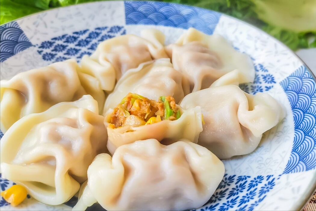 煮饺子时，是开盖煮还是盖盖煮？很多人理解错了，难怪饺子煮破皮