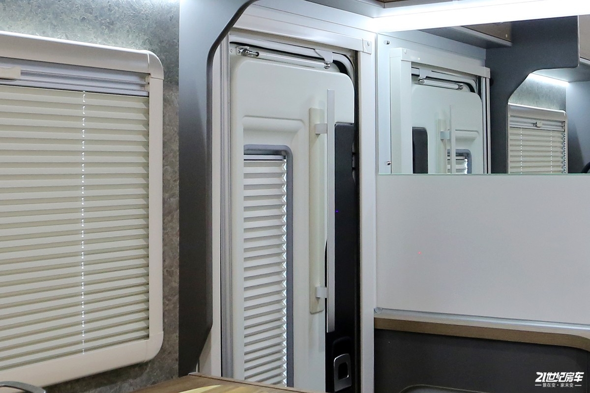如何选择一款实用的房车门?这个细节你注意到了么