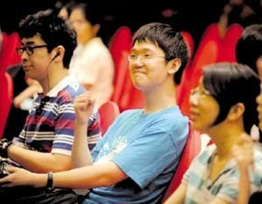 2010年，李泰伯考703分夺北京理科状元，却被美国11所名校拒收