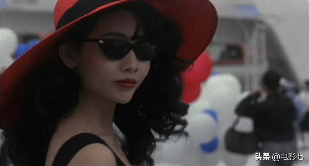 请来三大女神，东拼西凑笑料，这部经典喜剧，删减5分钟才上映