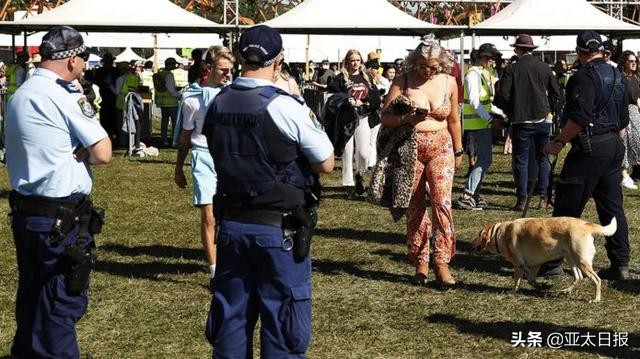 澳大利亚警察要求脱内裤搜查引争议，还要求经期女子取出卫生棉条