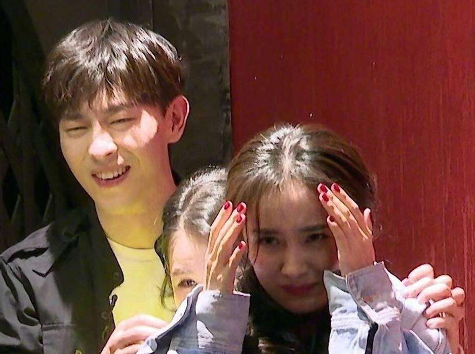 杨幂高考北影第一，却被大伯说笨蛋，家中1人读哈佛3人上清华